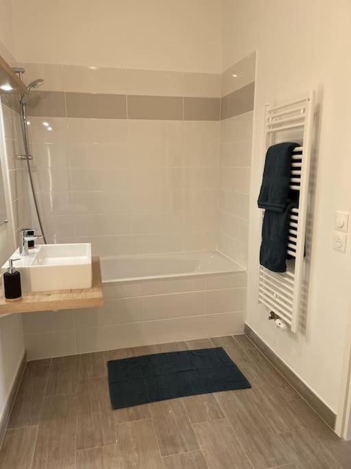 Appartement Climatise Au Coeur De La Provence Lac Et Parcs D'Attractions 10Mn Avignon Monteux Dış mekan fotoğraf